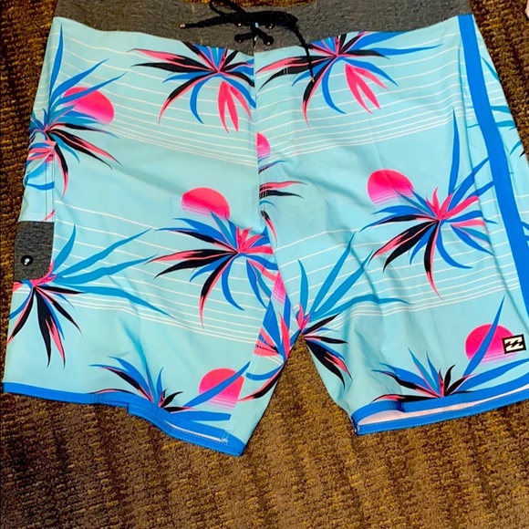 BILLABONG RECYCLER 73 AIRLITE MENS SIZE 38 Tropical Print Board Shorts POCKETS - Picture 1 of 10